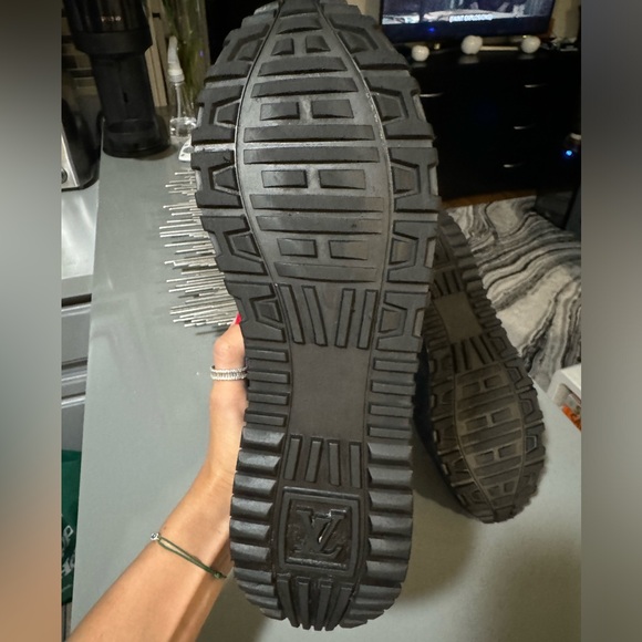 LOUIS VUITTON DENIM SNEAKER SIZE 39 (9 US) - Picture 8 of 9